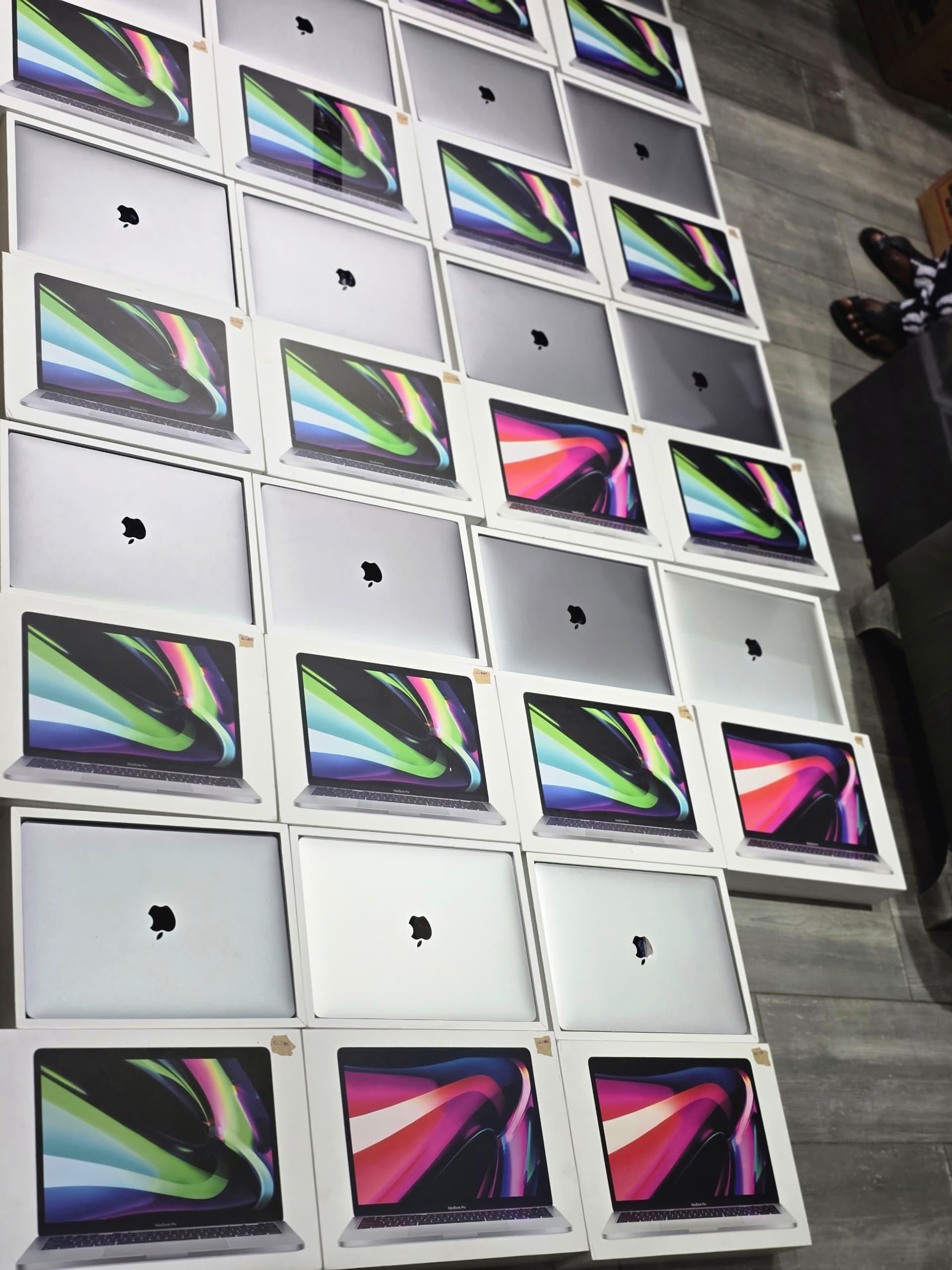MacBook Pro 2020 M1 8GB RAM 256GB SSD