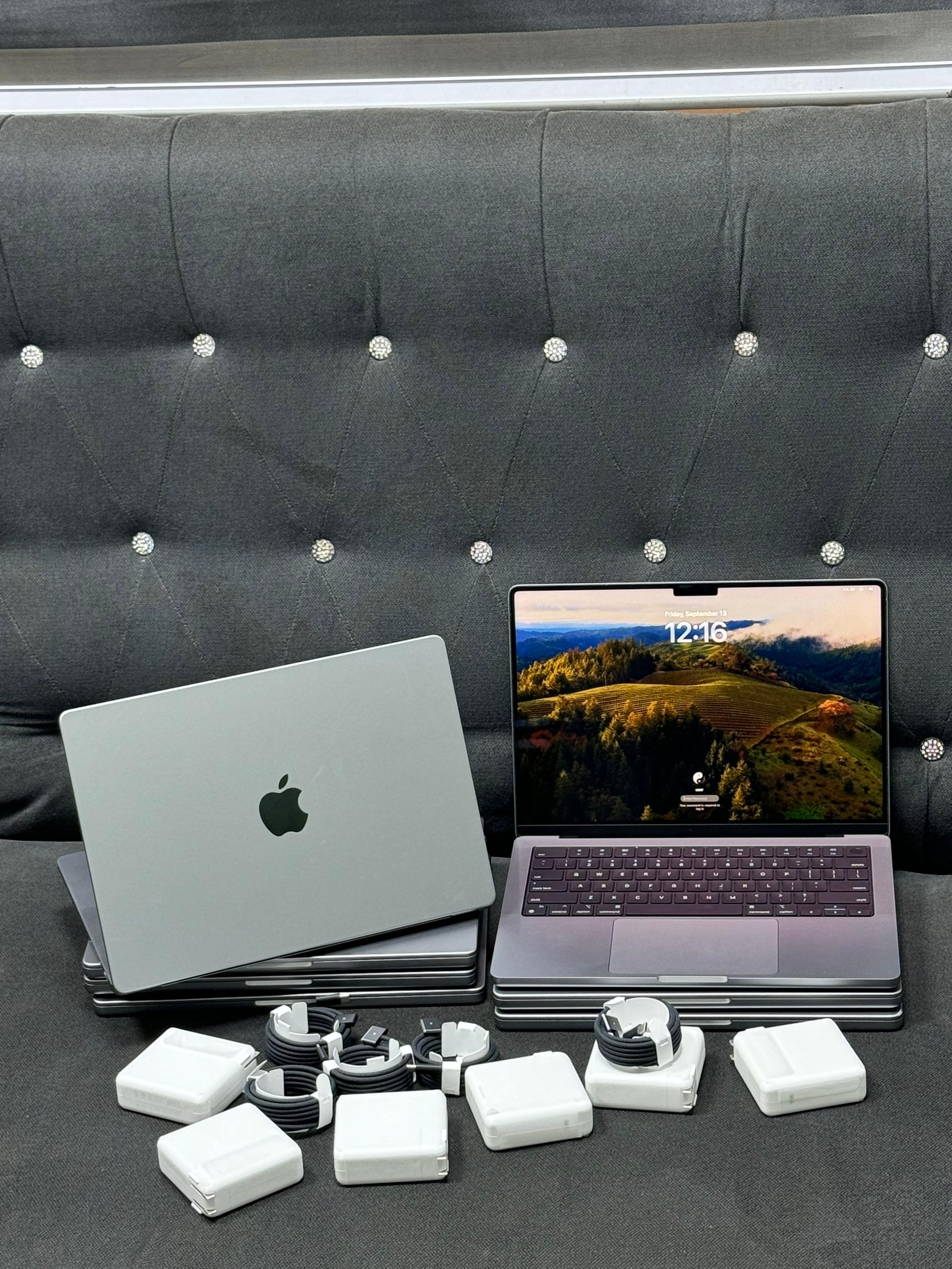 2022 MacBook Pro 14-inch M2 Pro 16GB RAM 512GB SSD