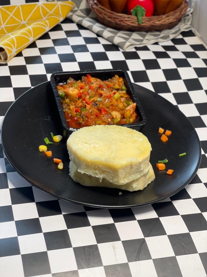 Boiled yam and fish sauce